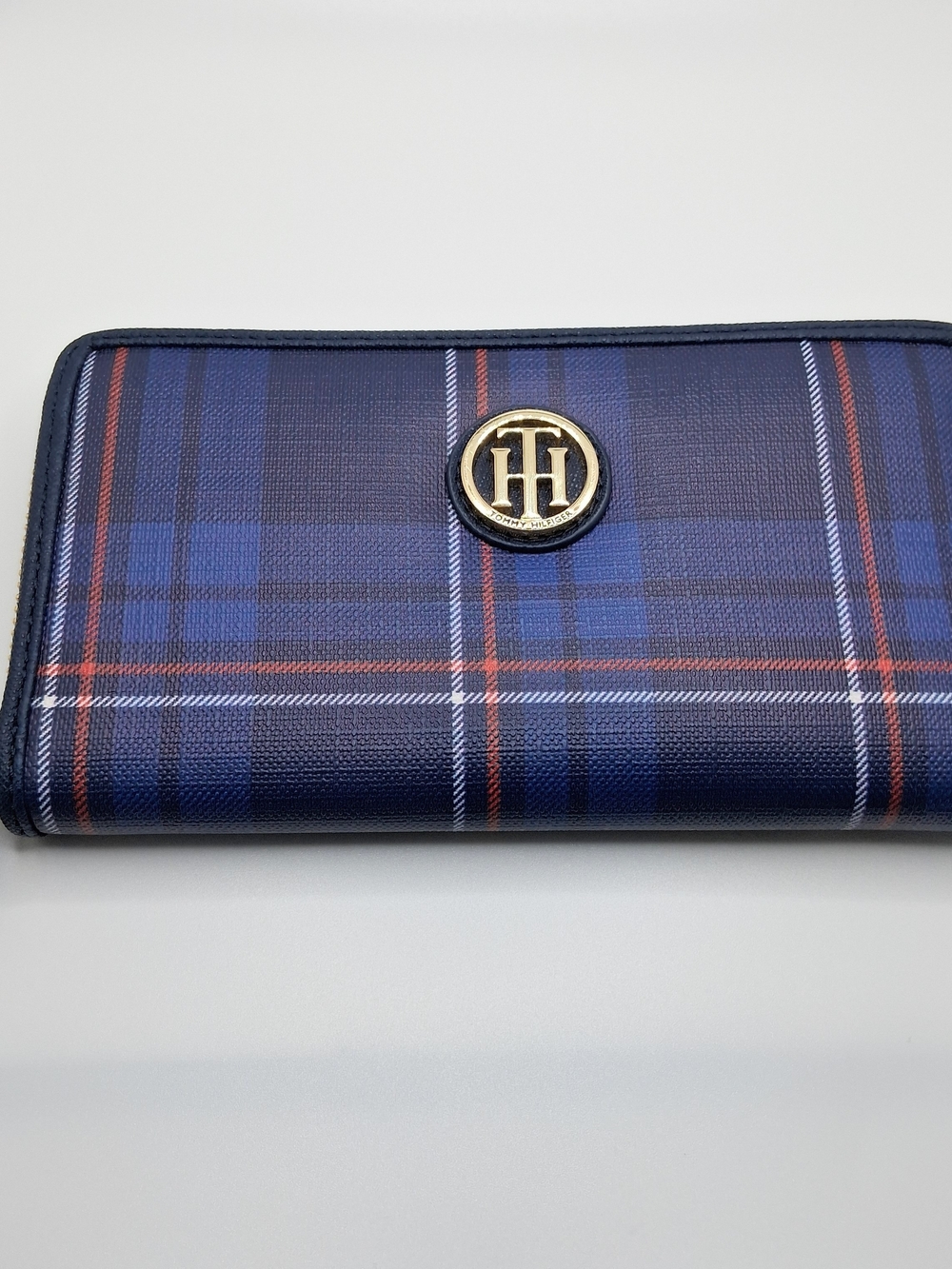 Tommy Hilifiger Signature Blue Color Trifold Zip Around Wallet